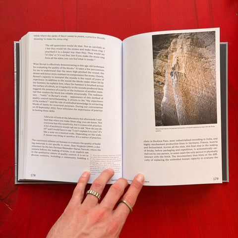 Building in Stone Today: Voices and Commentaries / Natalia Peťková