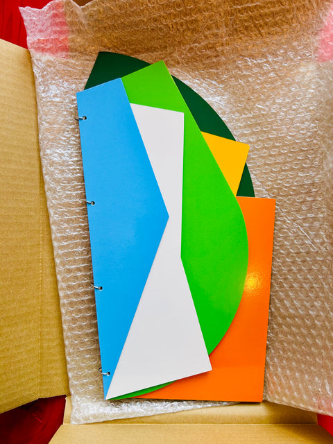 8 pieces of paper, 8 shapes, and 8 colors / Yoichiro Uchiyama