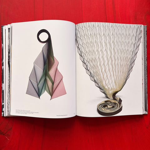 Textile Alchemy: The Art of Reiko Sudo & NUNO: Trade Edition / Sharon Sadako Takeda, Toyo Ito, Kunihiko Moriguchi, Reiko Sudo, Michael Govan