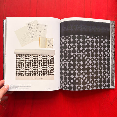 Textile Alchemy: The Art of Reiko Sudo & NUNO: Trade Edition / Sharon Sadako Takeda, Toyo Ito, Kunihiko Moriguchi, Reiko Sudo, Michael Govan