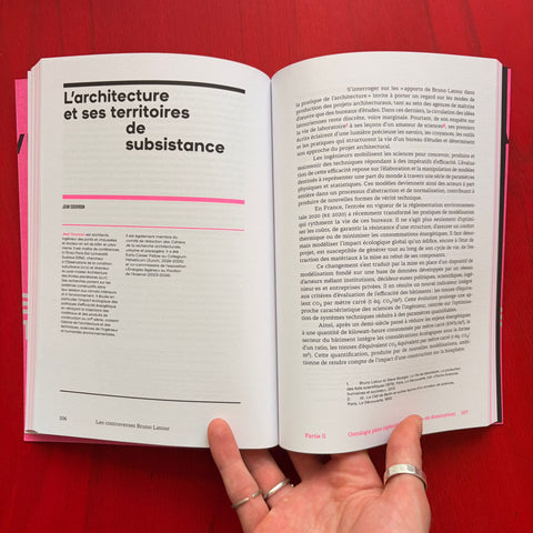 Les controverses Bruno Latour: Enquête dans les mondes de l'architecture / Léa Mosconi, Margaux Darrieus