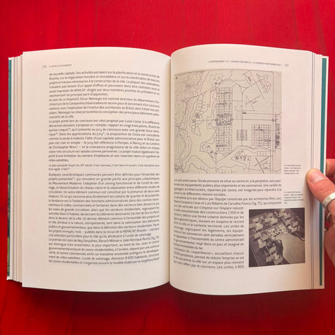 A l'échelle du quartier: Histoire d'une notion d'urbanisme (1890-1960) / Angelo Bertoni, Frédéric Pousin